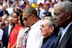 President_Obama,_the_First_Lady,_and_Cuban_President_Castro_Observe_Moment_of_Silence_in_Respect_to_Victims_of_Terrorist_Attack_on_Brussels_(25903928701).jpg
